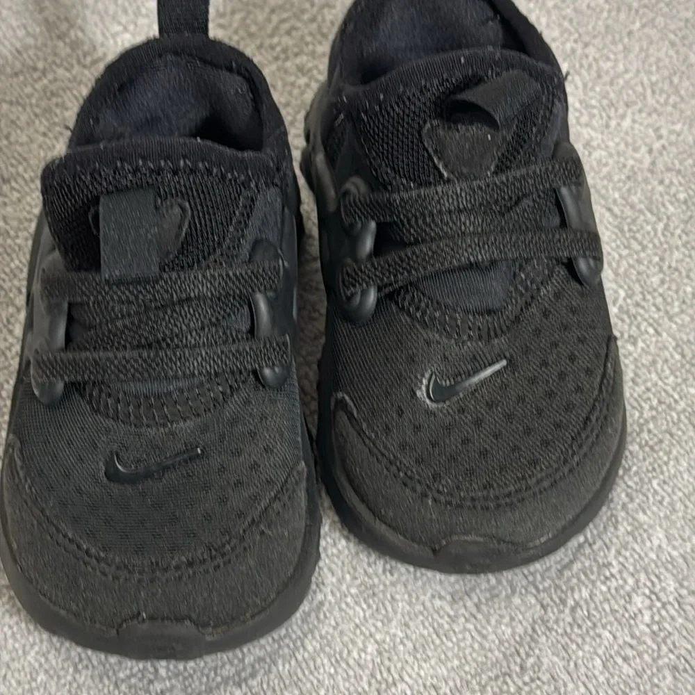 Nike Presto sneakers toddler size 5 Black‎ Sneaker shoe Durable  slip on